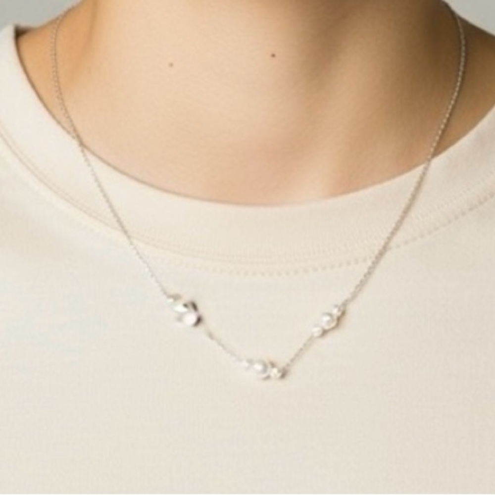 Elegant Silver Tone & Faux Pearl Necklace

New - Picture 2 of 2